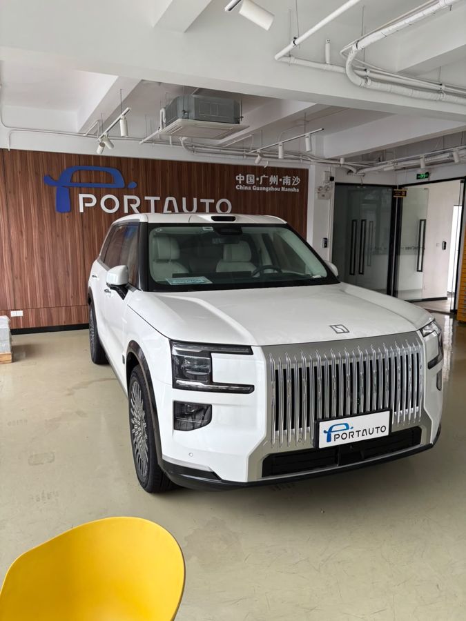 ZEEKR 9X v showroomu exportního partnera